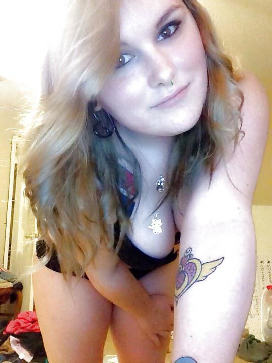 Curveybottomgirl from New South Wales,Australia